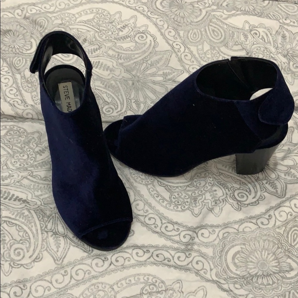 Steve Madden Blue Velvet Sandals